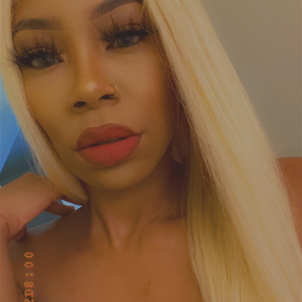 Meet your Posher, Courtney